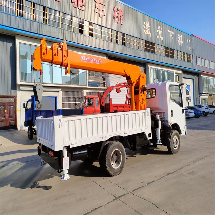 绵竹市三轮随车吊定制 农用改装机自备吊中瑞长期出售